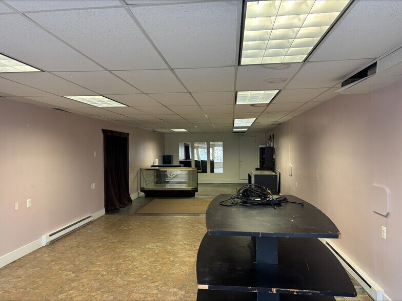 More Photos Of 17 S Royal Ave, Front Royal Storefront Retail Office For Lease