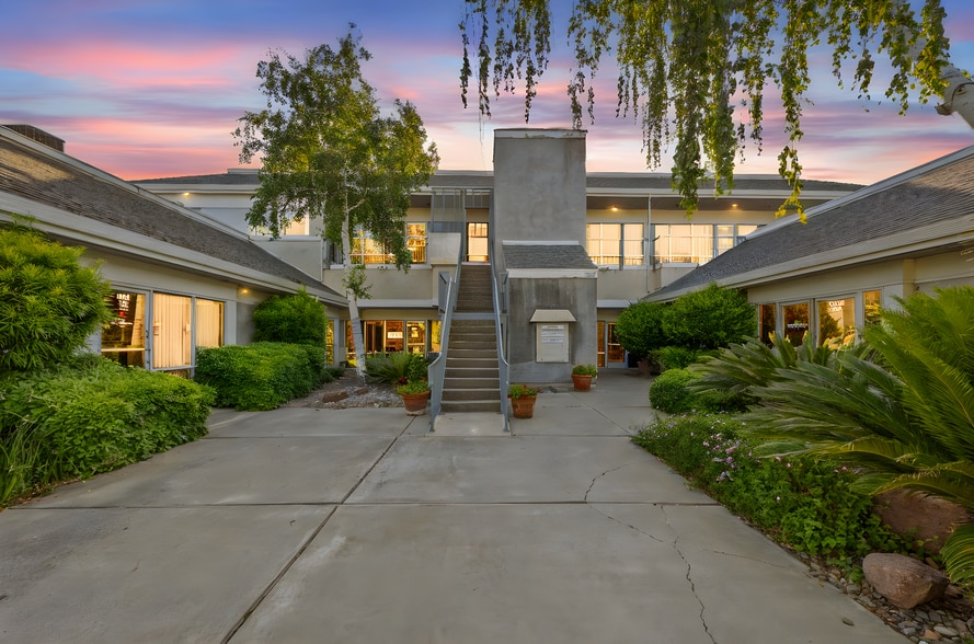 More Photos Of 250 W Main St, Woodland Office For Lease