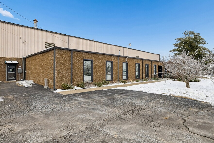 More Photos Of 411 Industrial Dr, White House Manufacturing For Lease