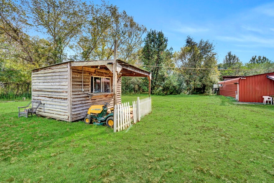 More Photos Of 4033 Geer Hwy, Cleveland General Retail For Sale