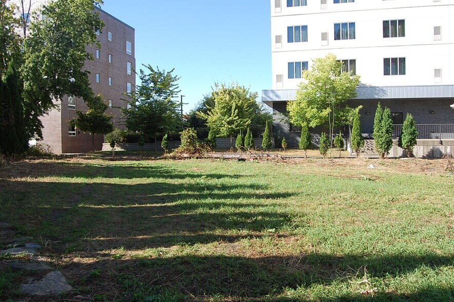 More Photos Of 2530 Essex St SE, Minneapolis Land For Sale
