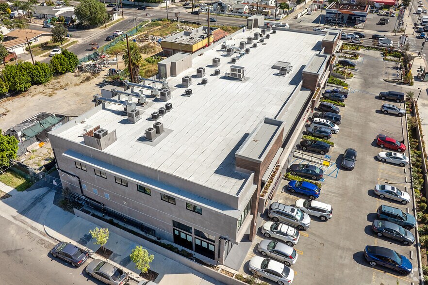 More Photos Of 13755-13811 Roscoe Blvd, Panorama City General Retail For Lease