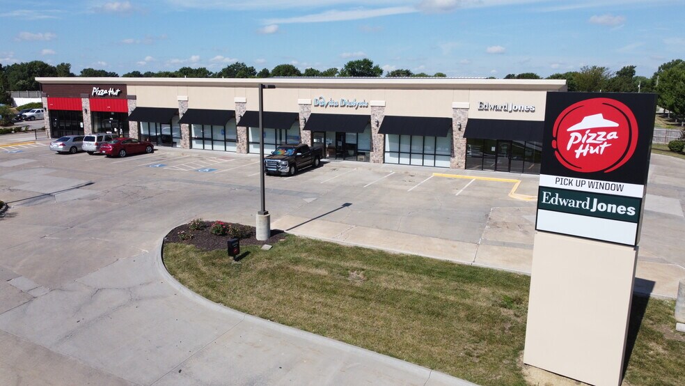More Photos Of 1601-1613 E Peoria St, Paola Freestanding For Sale