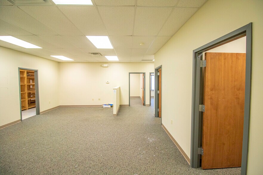 More Photos Of 720 W Navajo St, West Lafayette Office For Lease