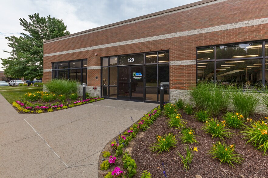 More Photos Of 39300 W 12 Mile Rd, Farmington Hills Office For Sale