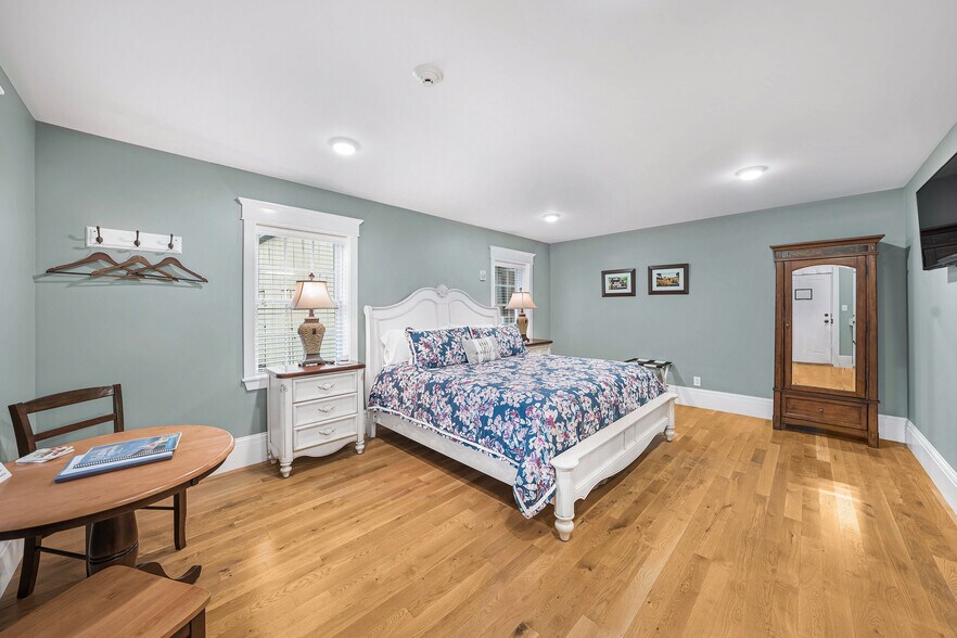 More Photos Of 208-210 Wharf St, Hermann Hospitality For Sale