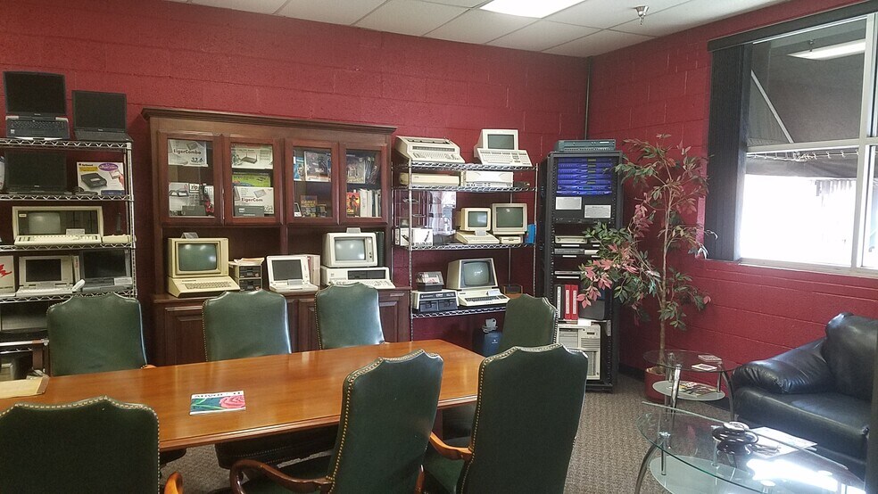 More Photos Of 2805 Canton St, Dallas Distribution For Lease