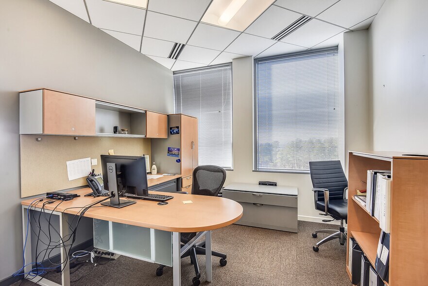 More Photos Of 2550 Wasser Ter, Herndon Office For Sale