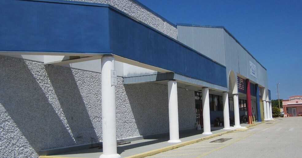 More Photos Of 4820 Leonard St, Cape Coral General Retail For Lease