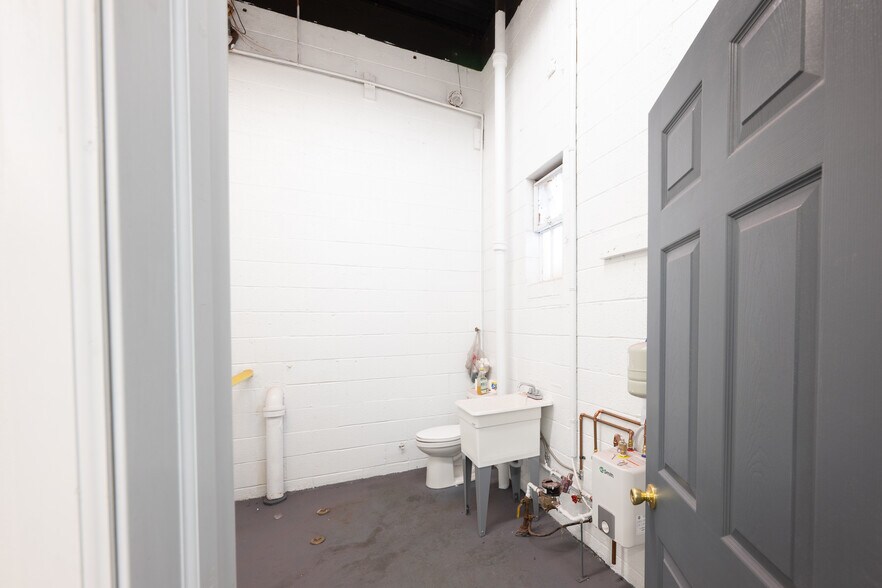 More Photos Of 425 N 3rd St, Allentown Warehouse For Lease