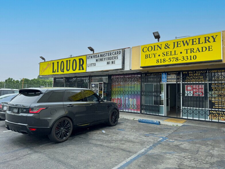 More Photos Of 7137-7147 Lindley Ave, Reseda Storefront For Lease