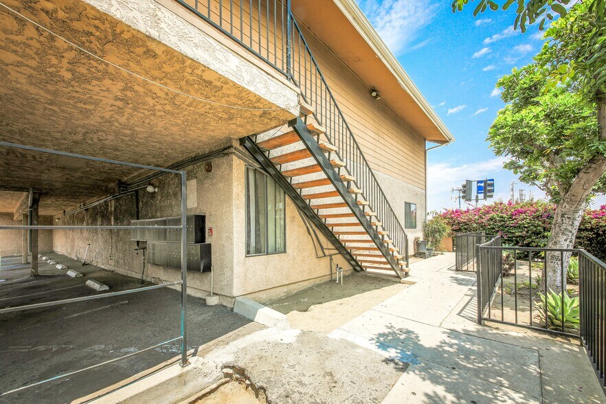 More Photos Of 7505-7507 Woodman Ave, Van Nuys Apartments For Sale