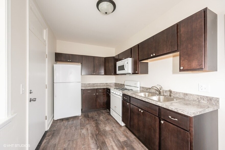More Photos Of 4934 W Jackson Blvd, Chicago Apartments For Sale