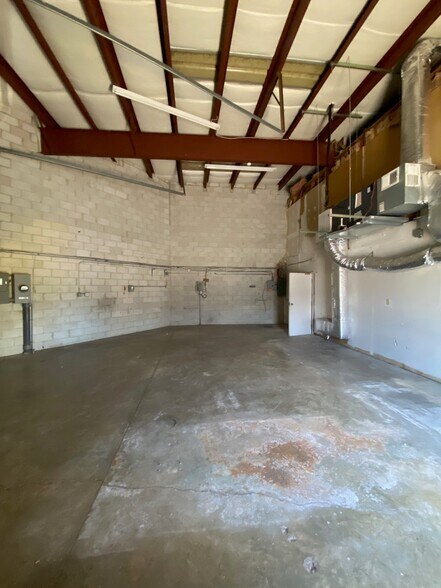More Photos Of 2421 Bowland Pky, Virginia Beach Light Manufacturing For Lease