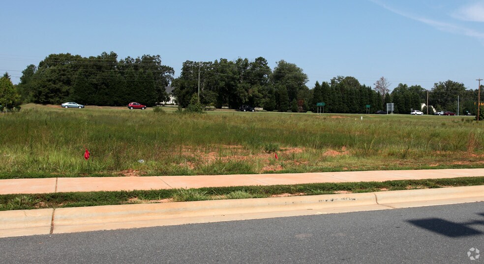 More Photos Of 1005 Stadium Dr, Wake Forest Land For Lease