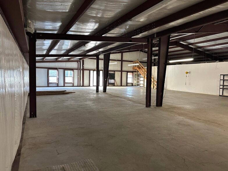 More Photos Of 110 Crossway Rd, Tallahassee Warehouse For Lease