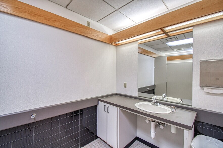 More Photos Of 3280 Marshall Ave, Norman Office For Sale