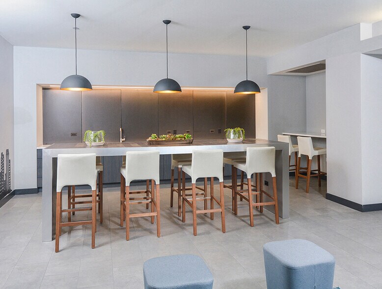 More Photos Of 4334 N Hazel St, Chicago Apartments For Lease