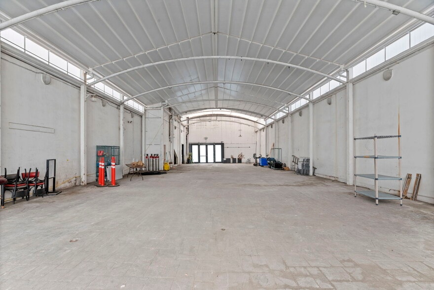 More Photos Of 650 N La Cienega Blvd, West Hollywood Restaurant For Lease