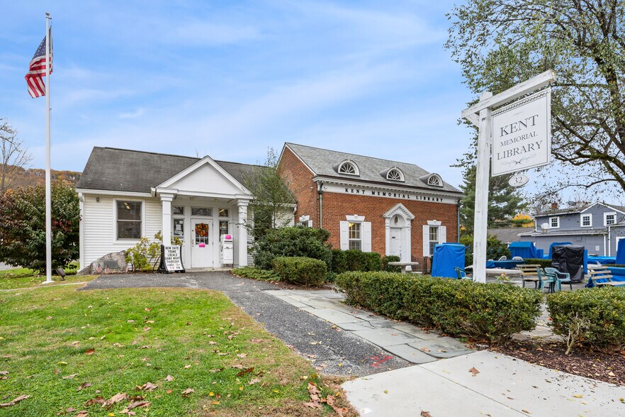 More Photos Of 25 N Main St, Kent Storefront Retail Office For Lease
