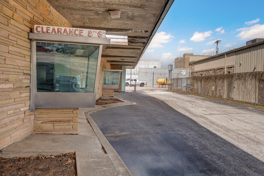 More Photos Of 532 E Walnut St, Springfield Freestanding For Sale