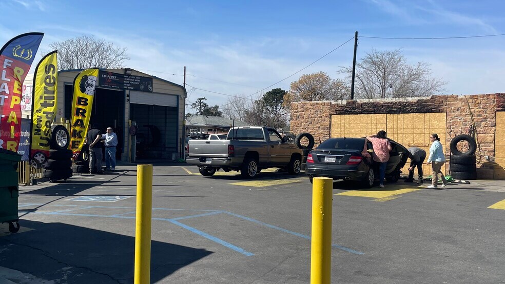 More Photos Of 1060 E 6th St, Beaumont Auto Repair For Sale