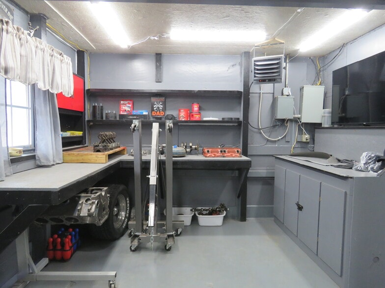 More Photos Of 5497 S Grundy Quarles Hwy, Bloomington Springs Auto Salvage Facility For Sale