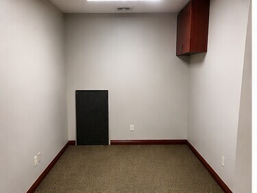 More Photos Of 18017 Oak St, Omaha Office For Lease