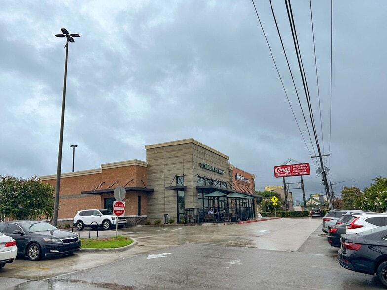 More Photos Of 5245 Veterans Memorial Blvd, Metairie Freestanding For Lease
