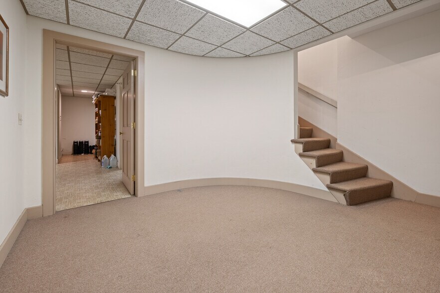 More Photos Of 68 Lyme Rd, Hanover Office Residential For Sale