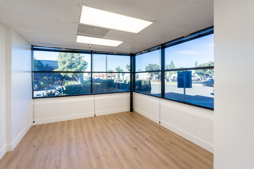 More Photos Of 1672-1688 Sierra Madre Cir, Placentia Showroom For Lease