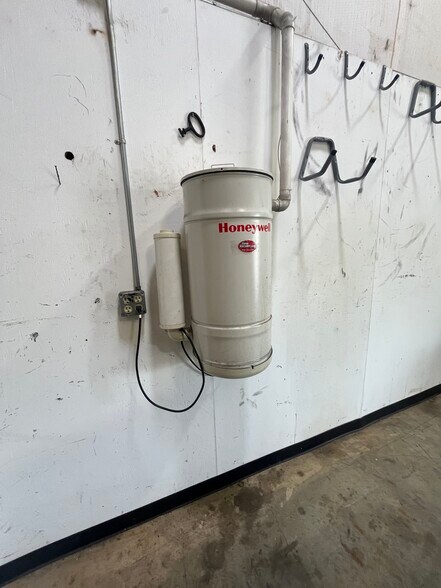 More Photos Of 7500 Appling Center Dr, Memphis Warehouse For Sale