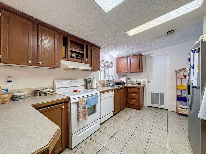 More Photos Of 15525 Shady Hills Rd, Spring Hill Restaurant For Sale