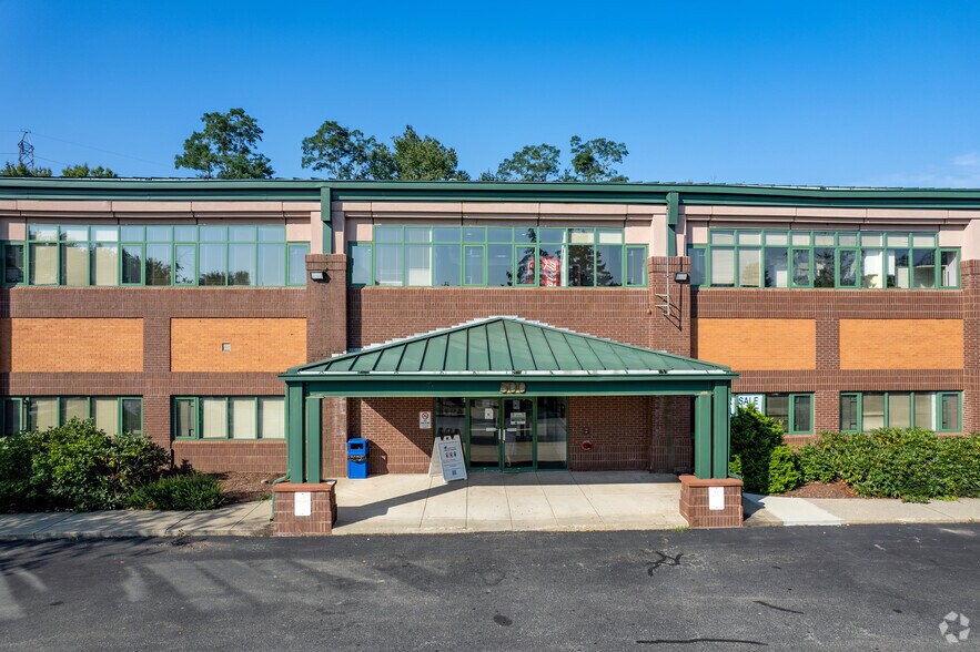 More Photos Of 6 Blackstone Valley Pl, Lincoln Medical For Sale
