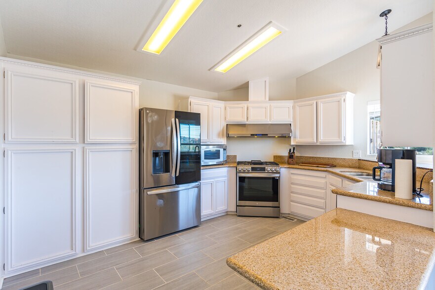 More Photos Of 19191 High Glen Rd, Alpine Specialty For Sale
