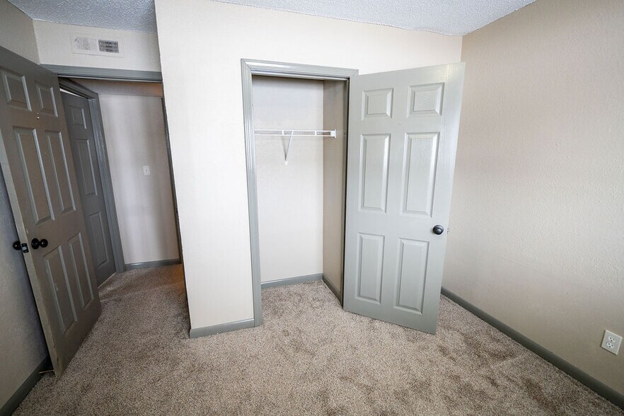 More Photos Of 300 E Windsor, Arkansas City Apartments For Sale