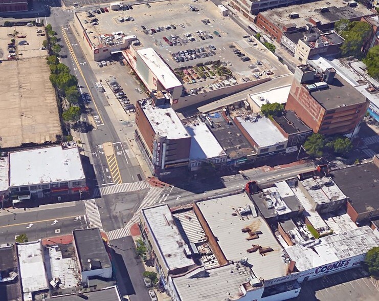 More Photos Of 166-36 Jamaica Ave, Jamaica General Retail For Lease