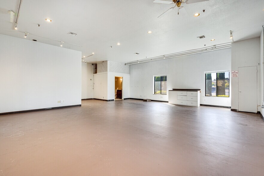 More Photos Of 1270 Broadway, Sonoma Freestanding For Sale