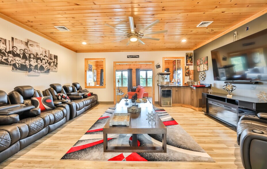 More Photos Of 19 Palsgraf Ct., Elka Park Showroom For Sale