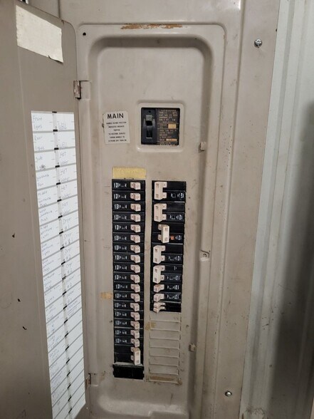 More Photos Of 4455 Woods and Sons Ave, Edmond Manufacturing For Lease