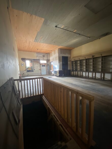 More Photos Of 116 Courthouse Sq, Edgefield Storefront For Lease