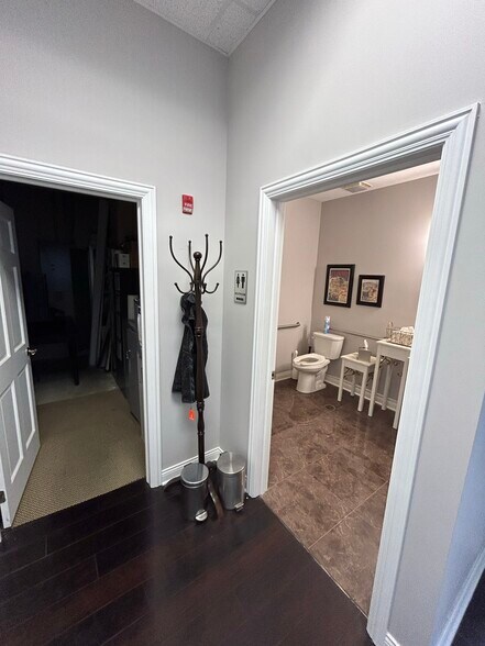 More Photos Of 5901 Dempster St, Morton Grove Office For Sale