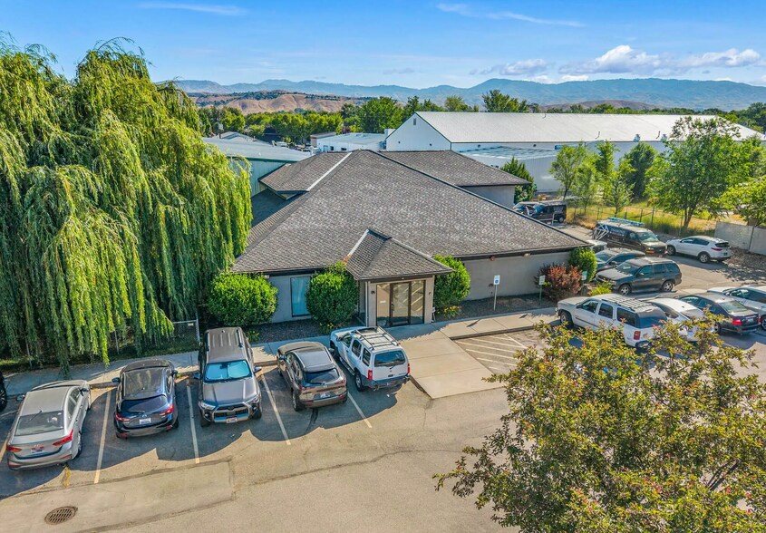 More Photos Of 5090 N Sawyer Ave, Garden City Warehouse For Sale