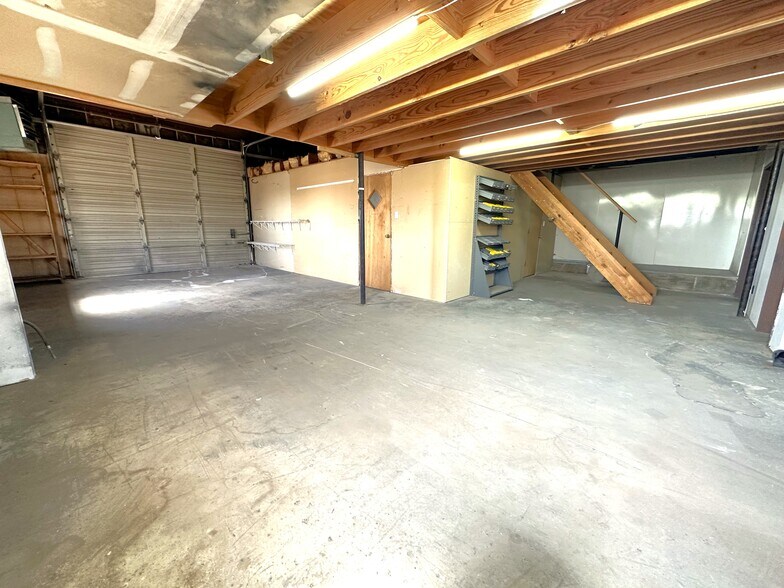 More Photos Of 16 NW 65th St, Oklahoma City Light Manufacturing For Lease