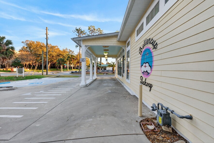 More Photos Of 197 E Church St, Deland Restaurant For Sale