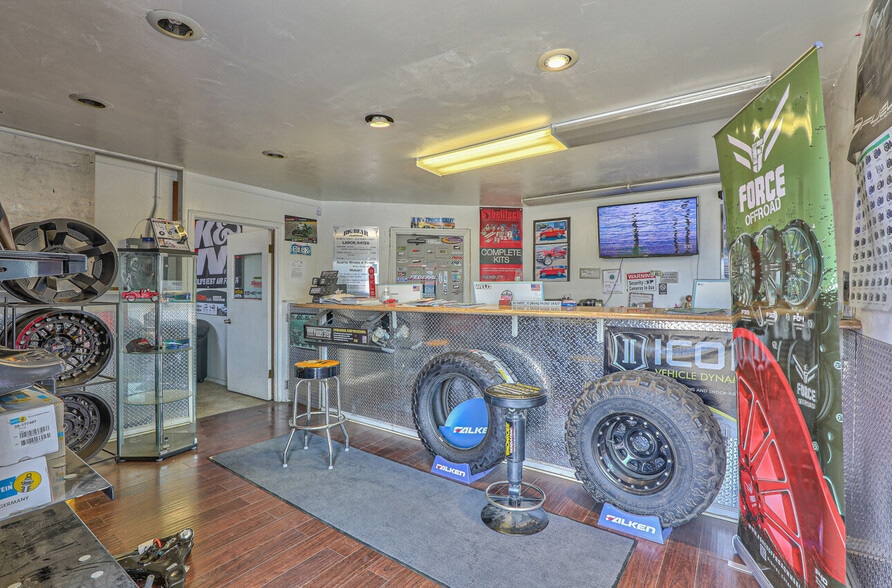 More Photos Of 50 Chamberlain St, Salinas Warehouse For Sale