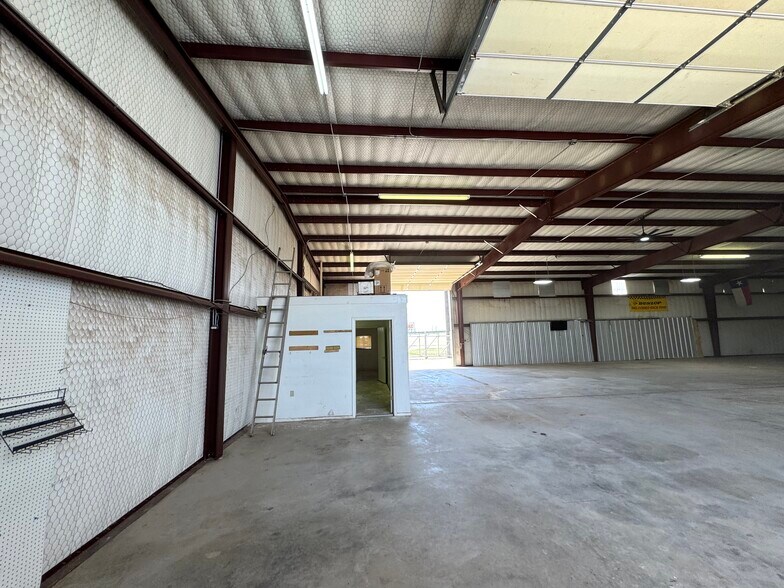 More Photos Of 11607 Highway 87, Lubbock Warehouse For Sale