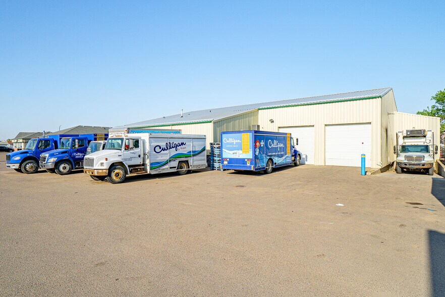 More Photos Of 2711 50 Av, Lloydminster Industrial For Sale