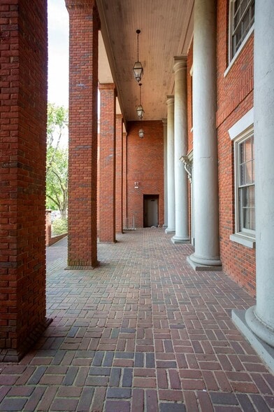 More Photos Of 303 E Broad St, Eufaula Office For Sale