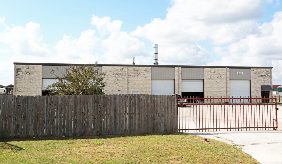 More Photos Of 226 Weldon Johnson Way, Kyle Warehouse For Lease